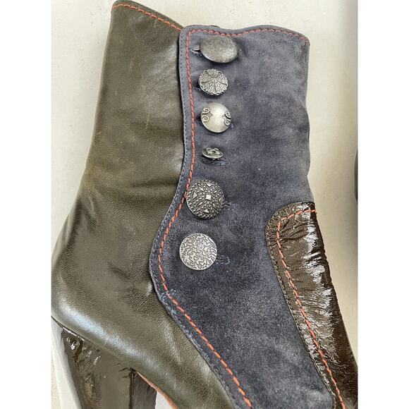 True Religion Calf Boots Leather Suede Buttons Side Zip FLAWS - Picture 2 of 16